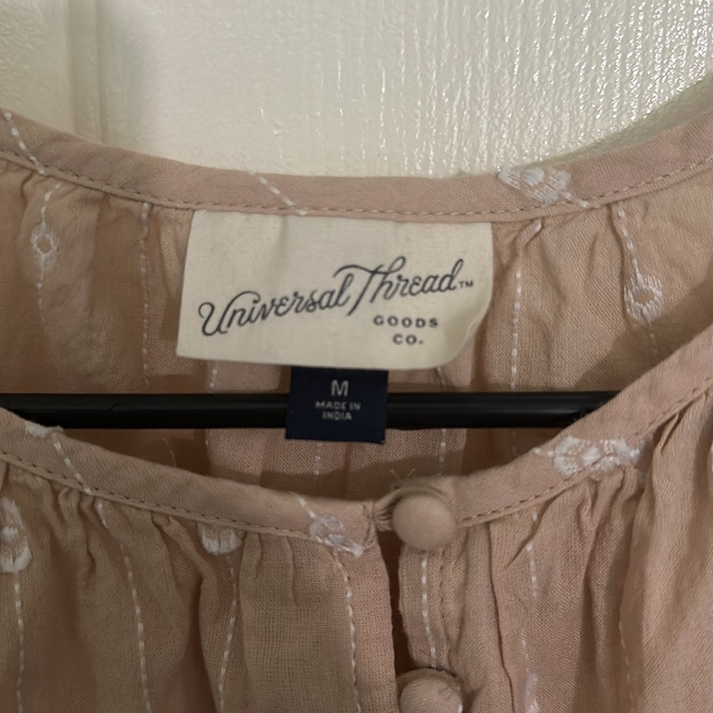 Universal Thread Top Tan Women's Medium - Picture 3 of 3